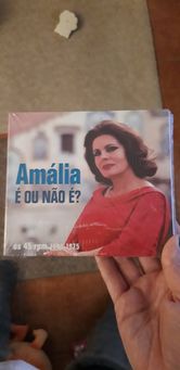 Novo Cd triplo Amália "é ou não é" ofereço cd Beatbombers