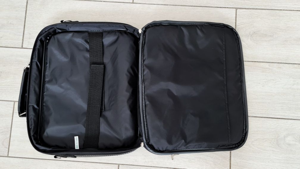 Skórzana torba na laptopa notebooka 
Wymiary w środku 34x28cm

Torba r