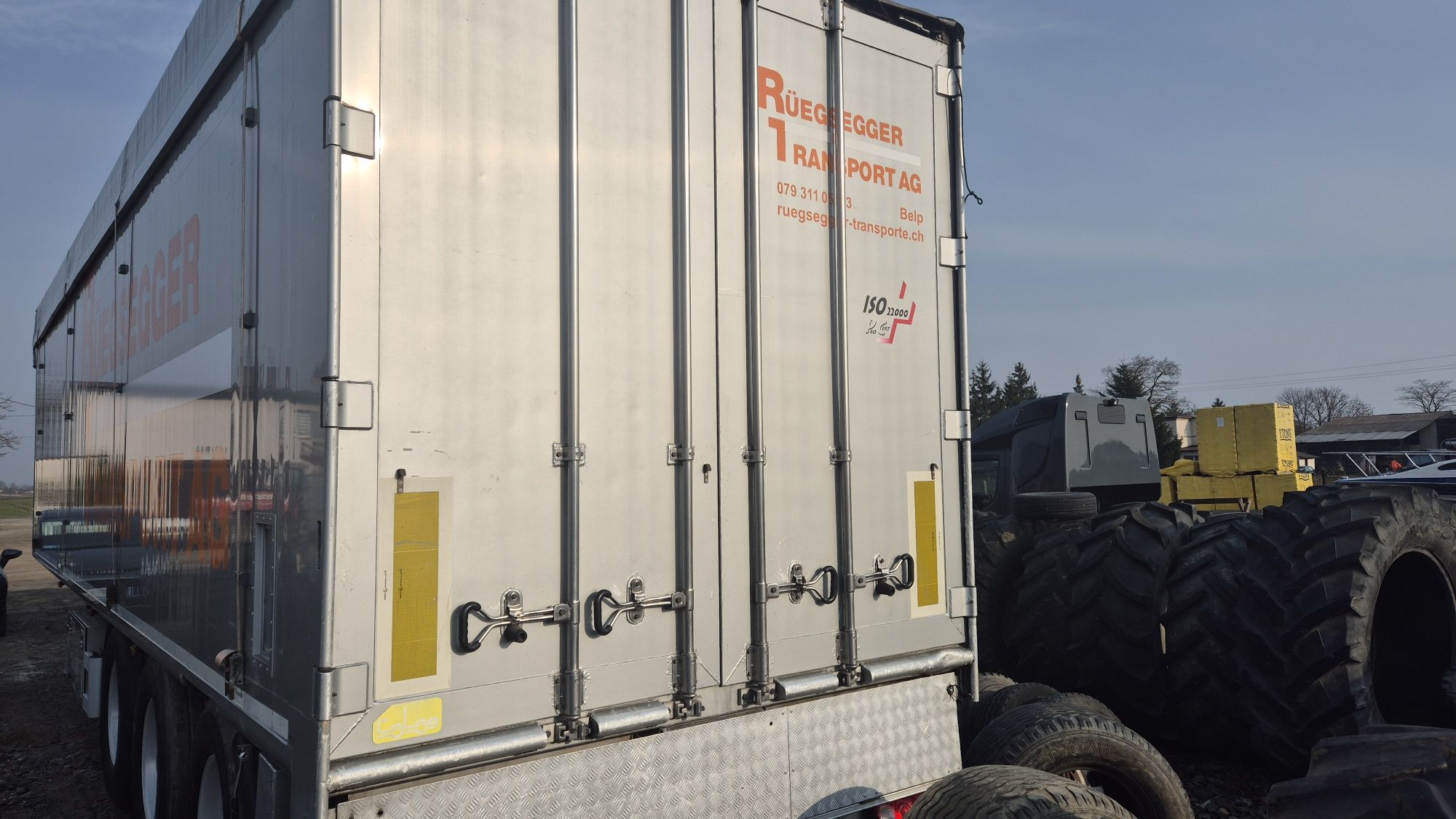 Naczepa ruchoma podłoga wydmuch kraker oś skrętna zbożówka  polecam
