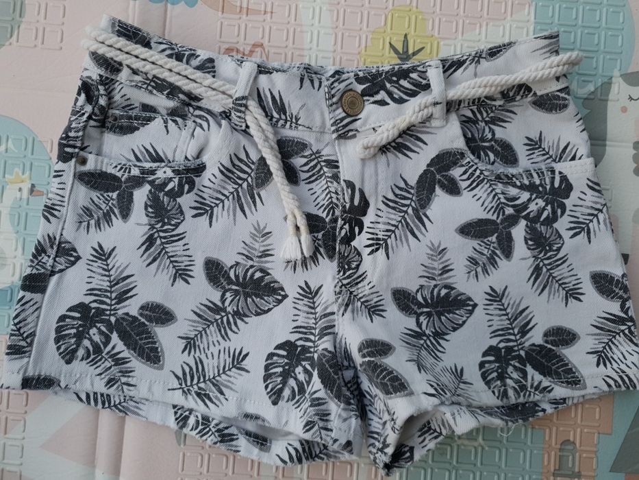 Krótkie spodenki Zara Kids 140 cm biało czarne kwiaty