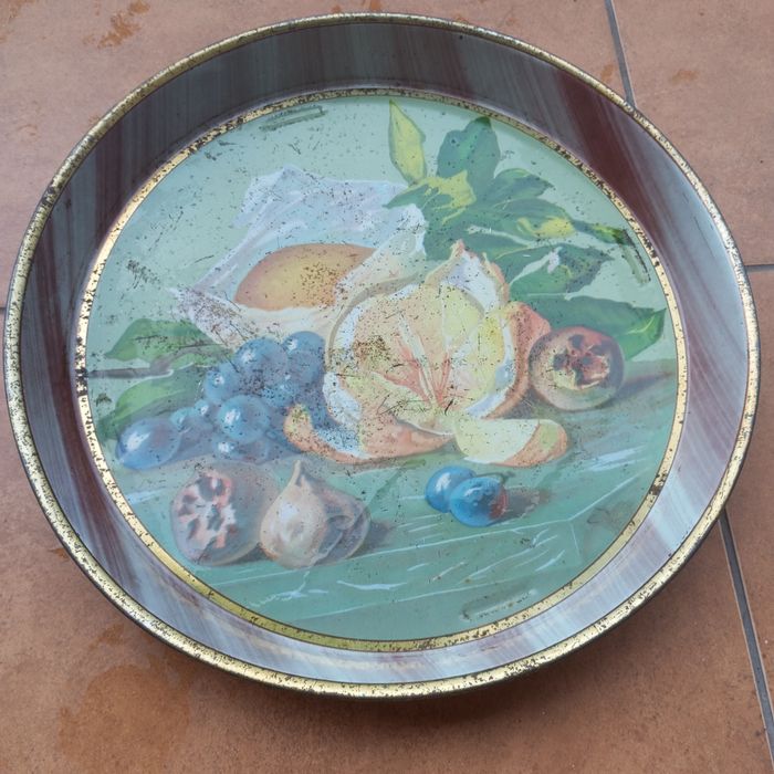 Okrągła taca z PRL Owoce metalowa loft okaz