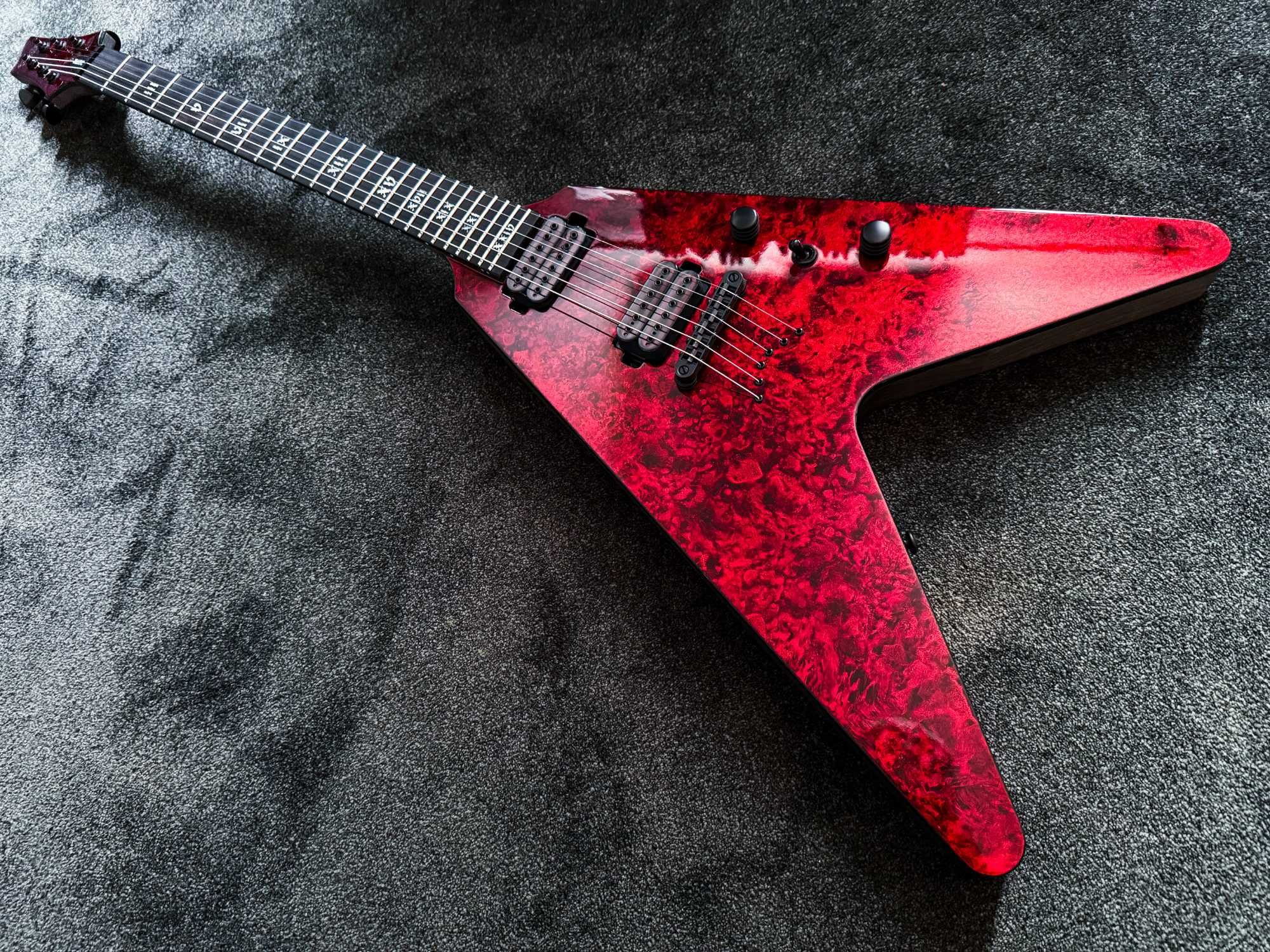 Schecter V-1 Apocalypse Red Reign + gig bag