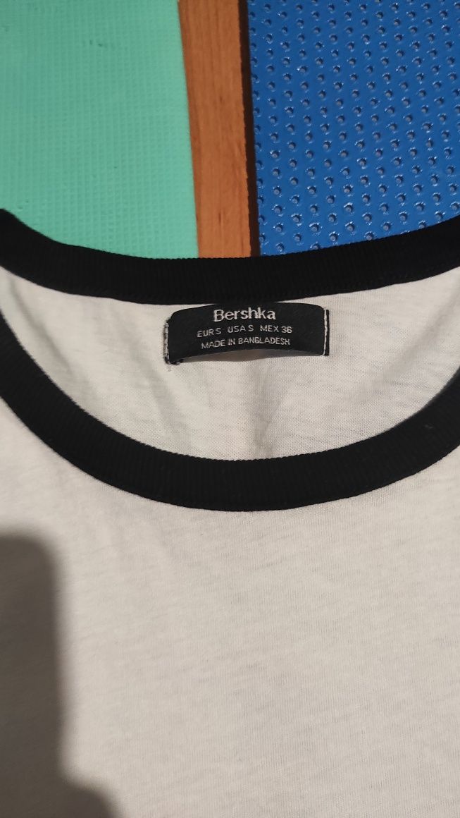 Biały t-shirt koszulka Bershka "Send me a direct" S