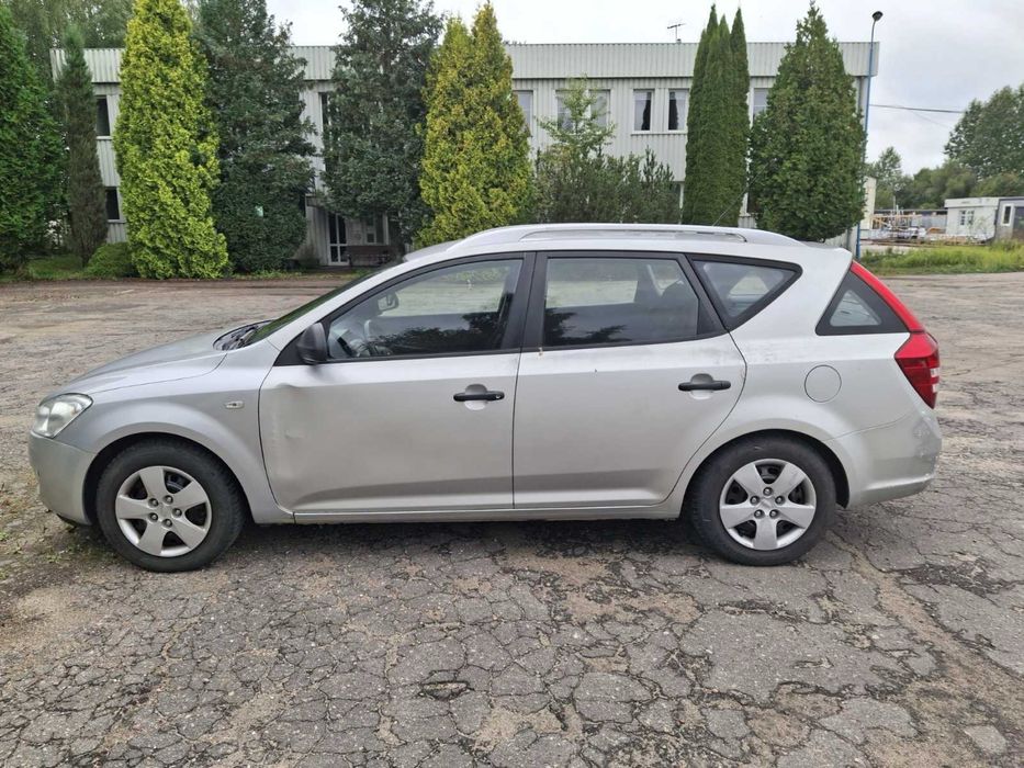 Witam, mam do sprzedania samochod marki KIA cee'd , 1,6 benzyna.