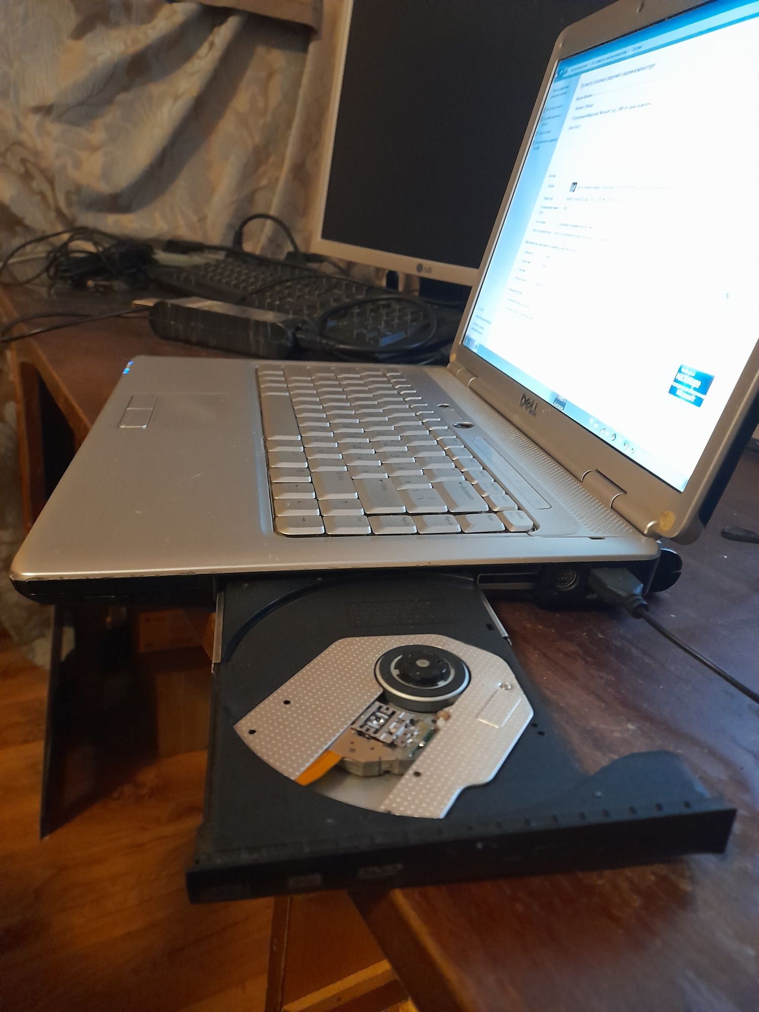 Hотбук ДЕЛЛ inspiron 1525