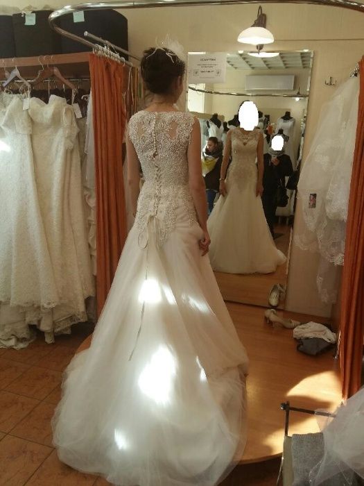 Przepiekna suknia ślubna z perełkami, tiulem i trenem r 34/36