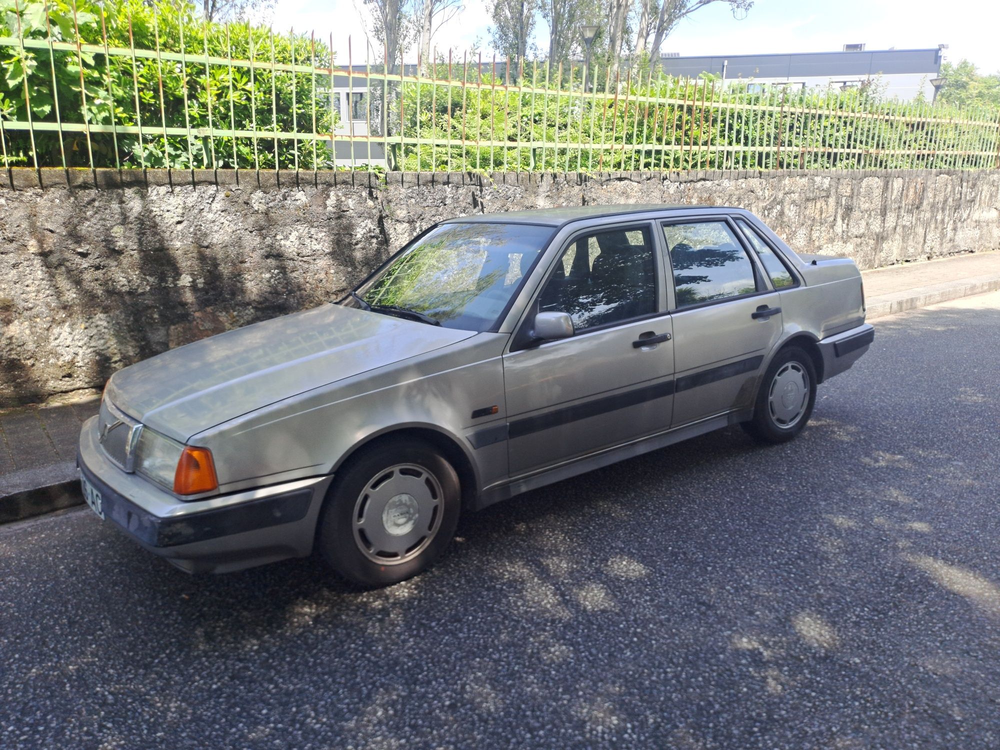 Volvo 460 GLE 1992 – Clássico com estilo e conforto!