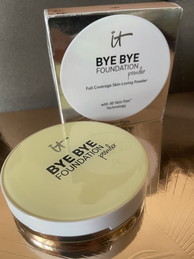 It Cosmetics Bye Bye Foundation Powder Light Podkład w pudrze