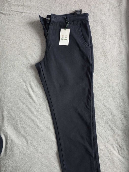 Barbour – Granatowe spodnie chinos W38 L32