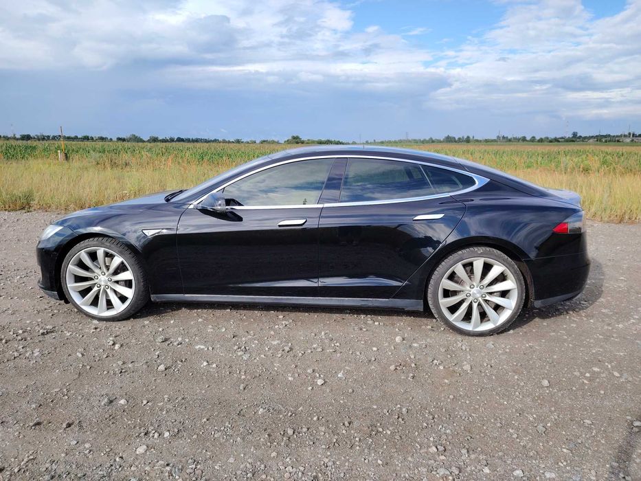 Tesla Model S 2014