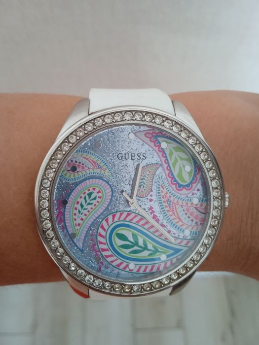 Годинник жіночий GUESS W1066L1 з колекції Ladies Trend