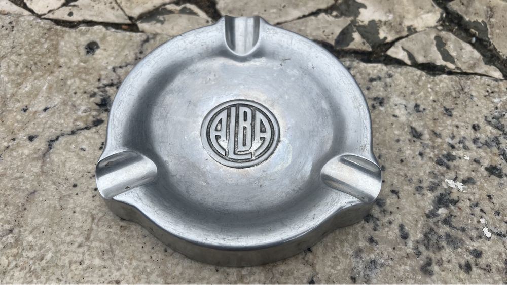Cinzeiro antigo em alumínio da marca ALBA