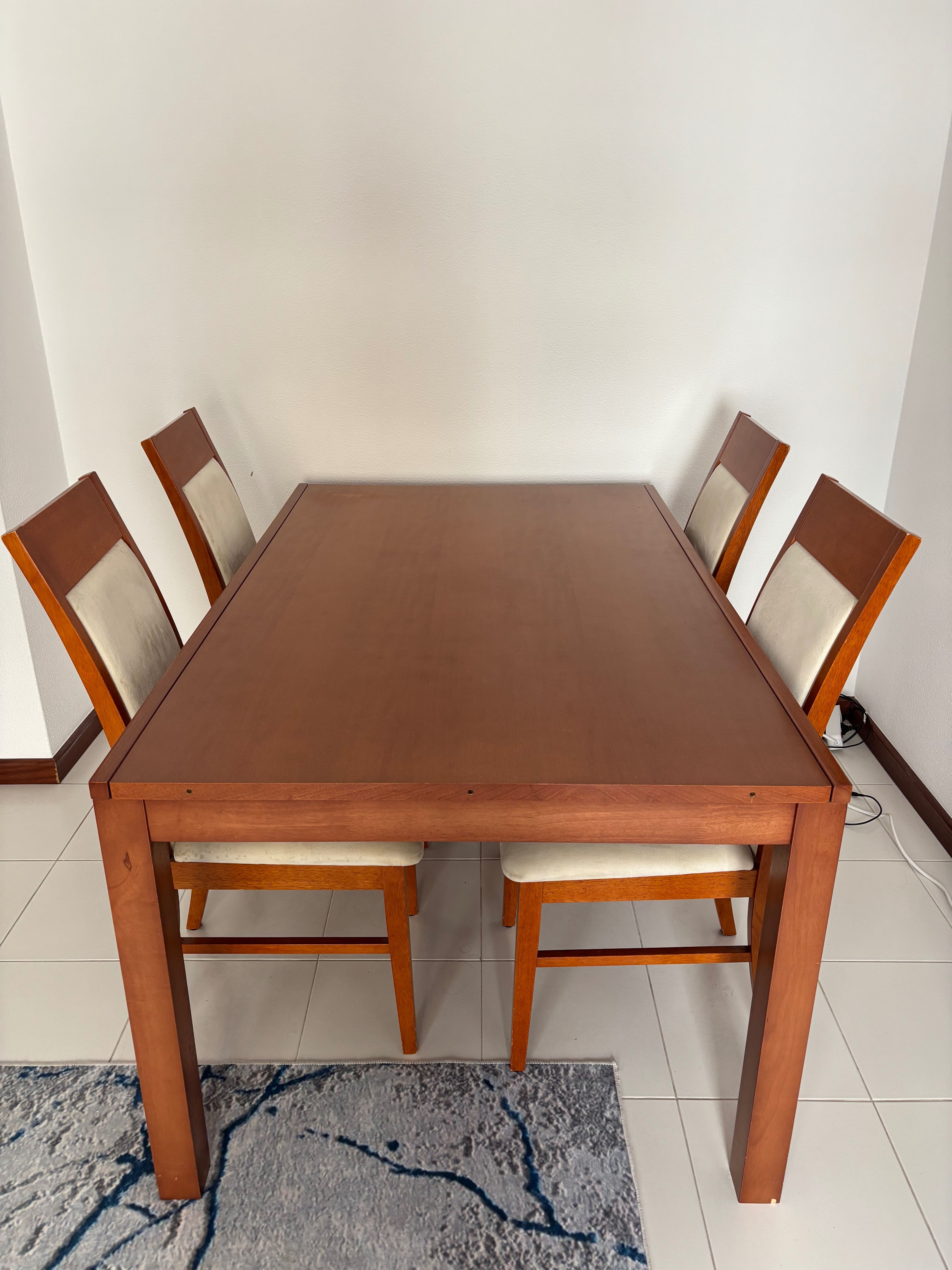 Mesa sala jantar com 4 cadeiras