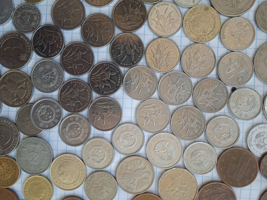 Монеты мира 93 штуки