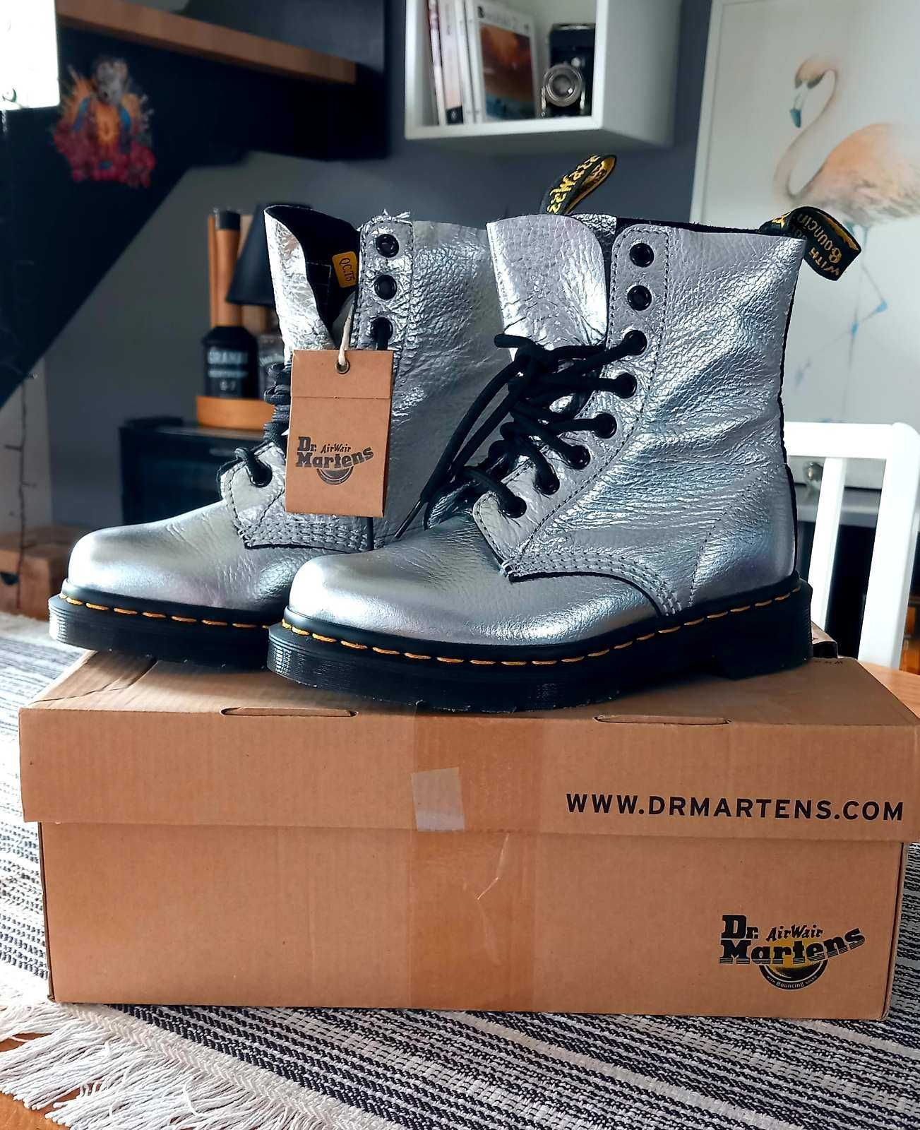 Nowe buty Dr. Martens Pascal Met Silver roz. 36
