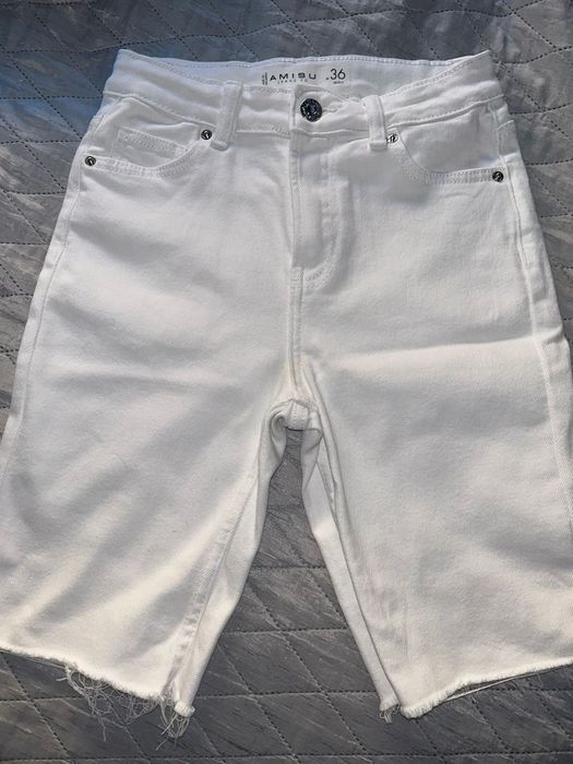 Calções compridos brancos