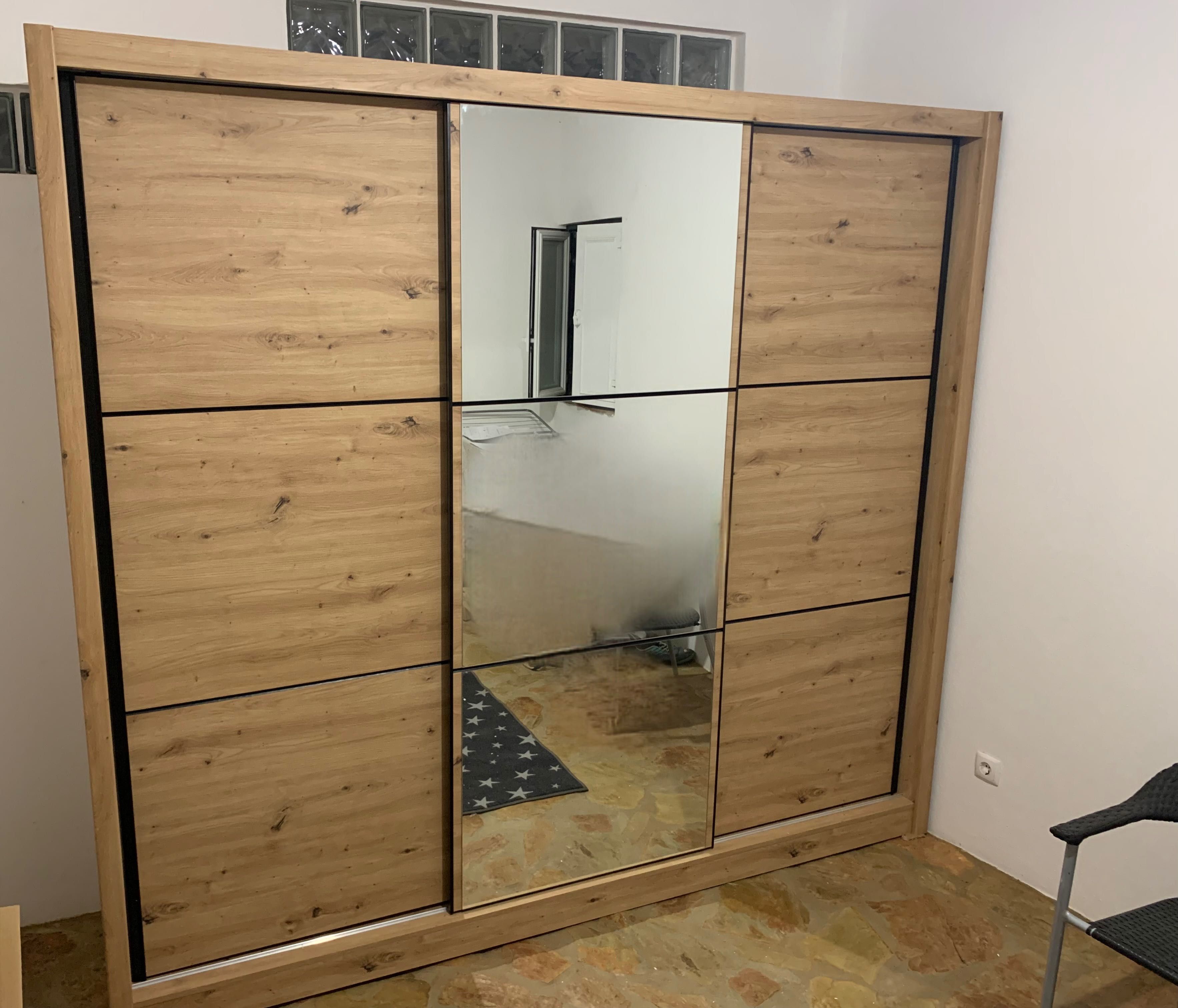 Roupeiro com 3 portas ,como novo