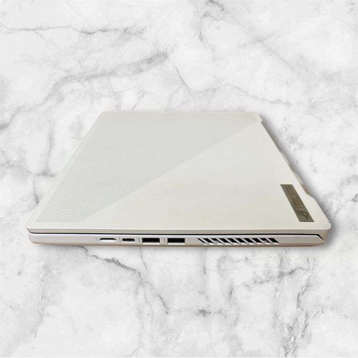 Asus Rog Ryzen 9 7940HS/48gb DDR5/2TB ssd/14’0 2K QHD 165Hz