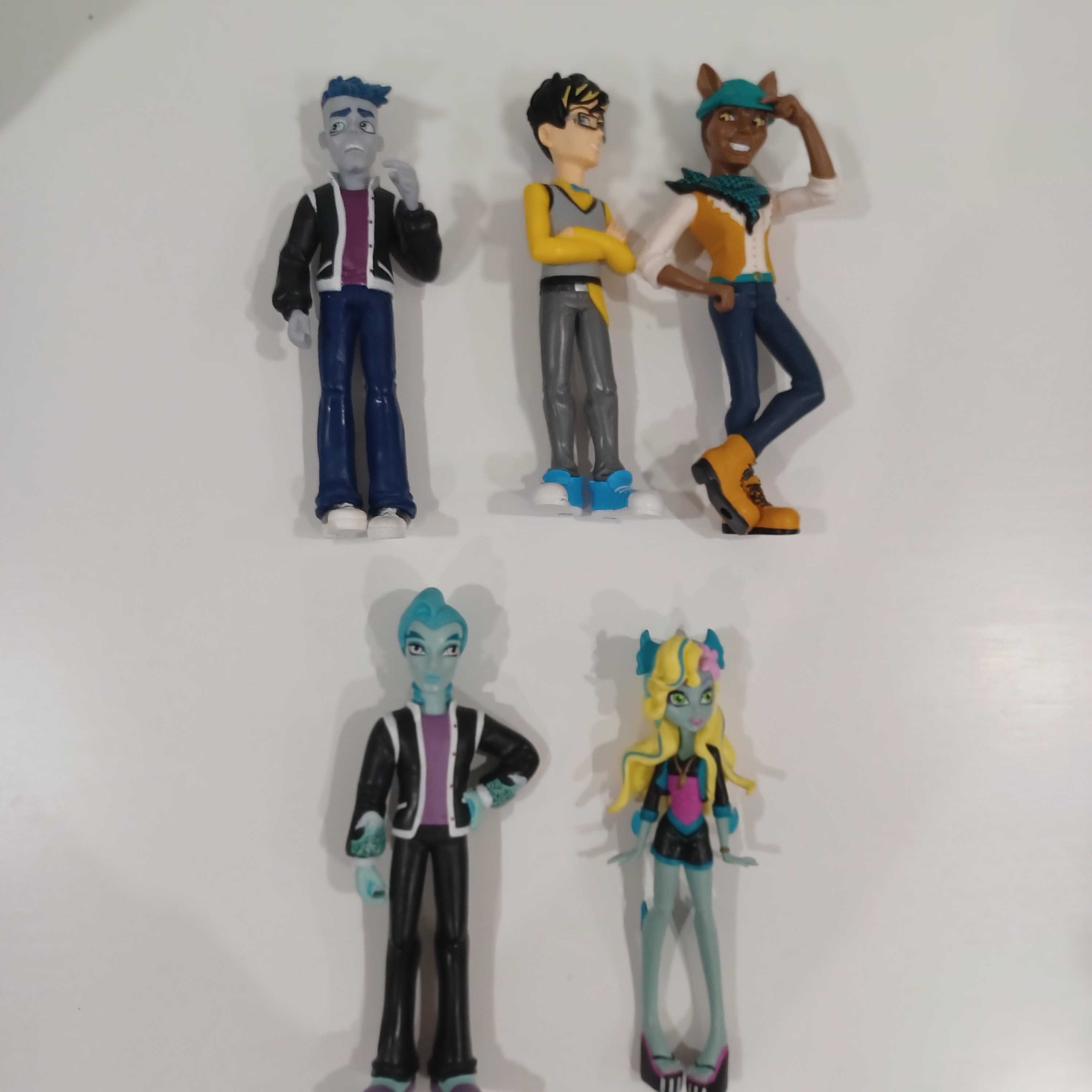 Coleção de bonecos monster high