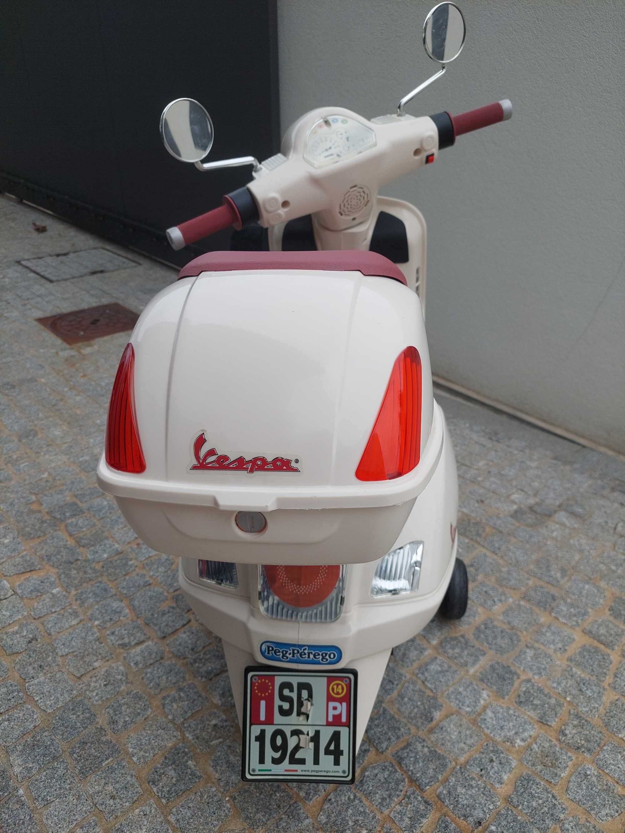 Mota Elétrica Criança - Vespa - Peg-Pérego