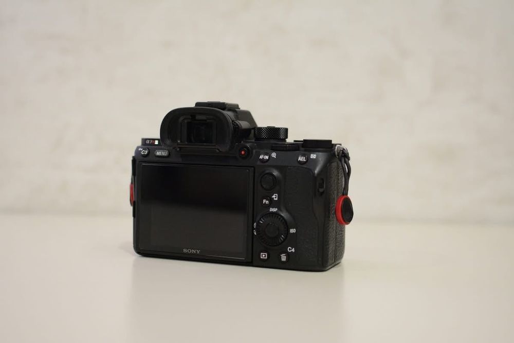 Sony a7 R III + 3 baterias e carregador originais