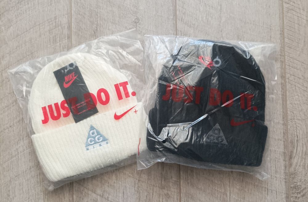 Шапки нові -the north face, Carhartt