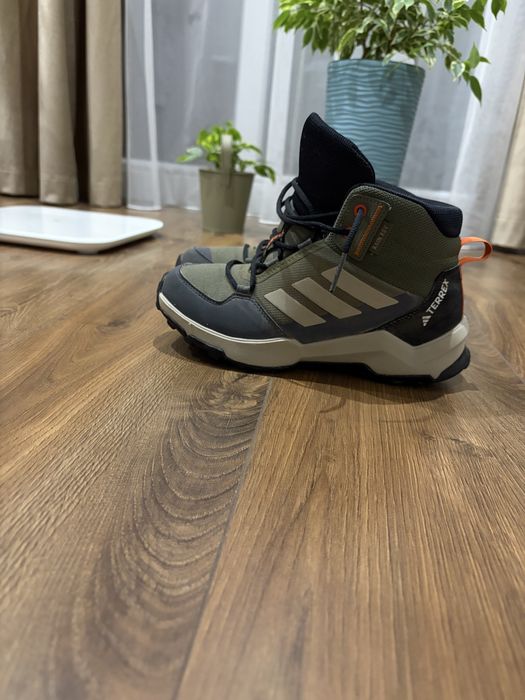 Adidas Terrex кросівки, 35р