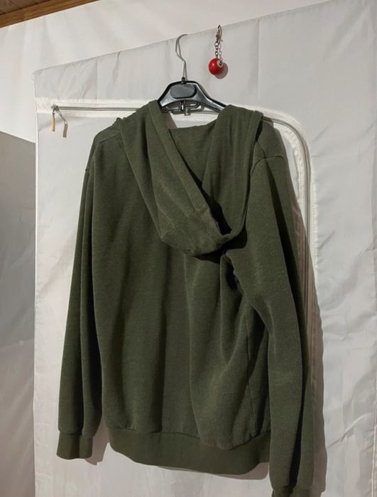 Zip-Up Verde + acessorio streetwear (bola de bilhar)