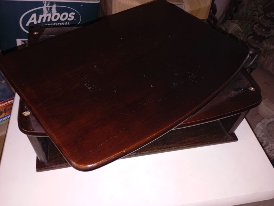 Base giratória de madeira para TV com prateleira para leitor