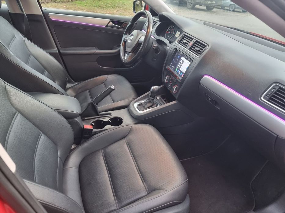 Продам автомобіль Volkswagen Jetta 2014 1,8