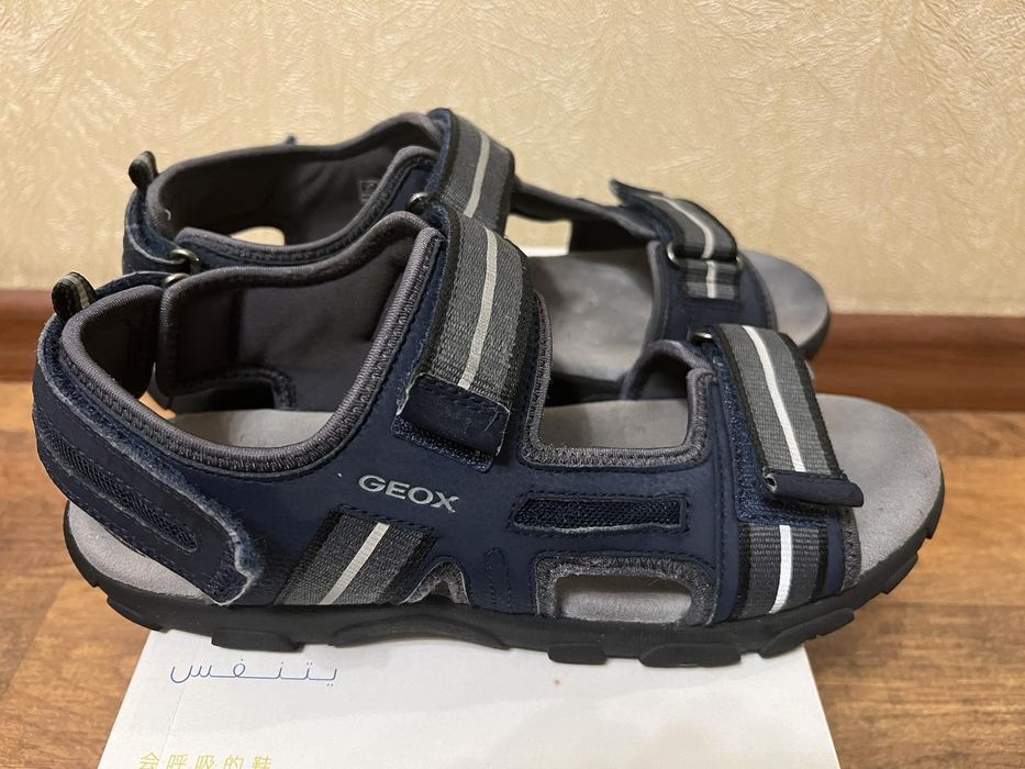 Продам босоножки Geox