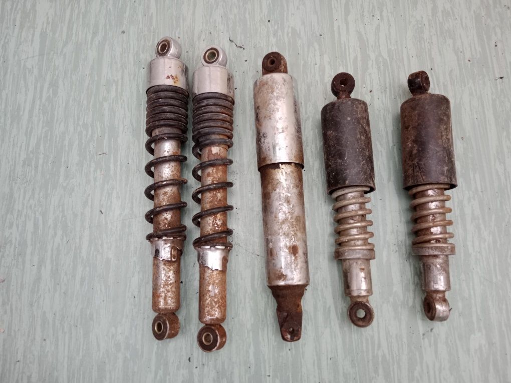 Części od motorów z czasów PRL.