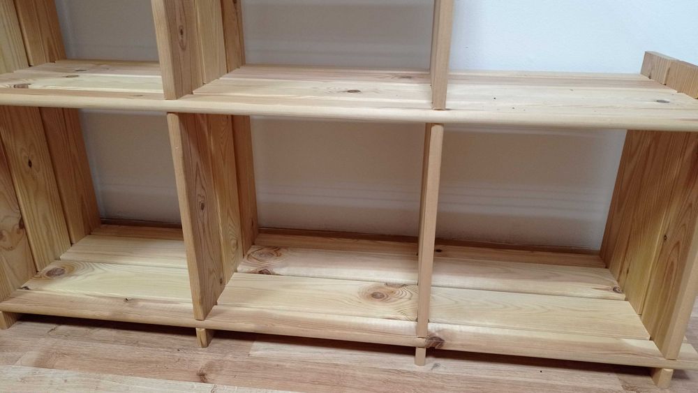 Regał sosnowy otwarty