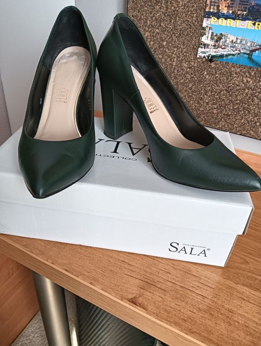 Zielone czółenka firmy Sala