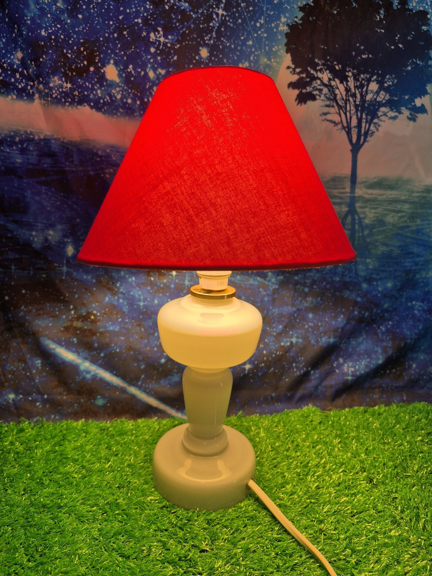 Antyczna lampa z nowym abażurem