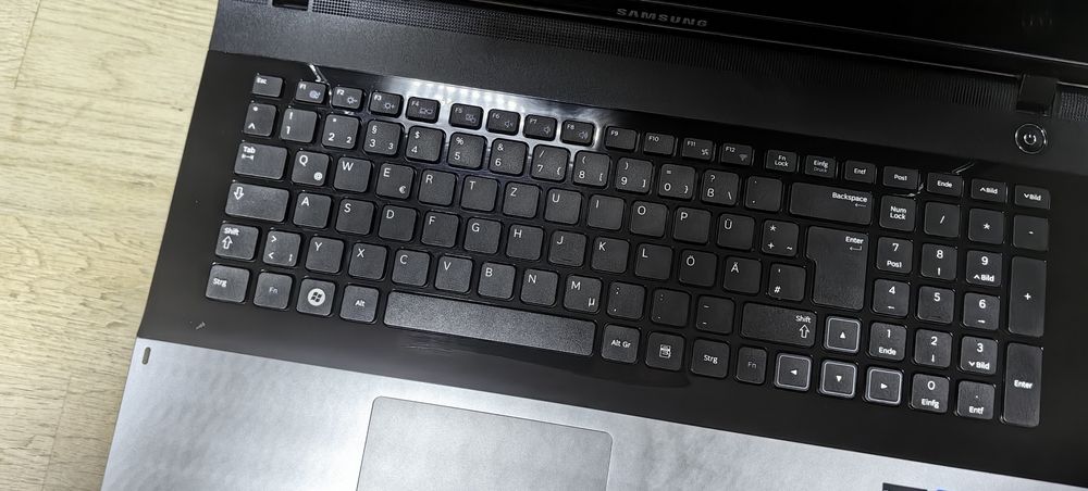 Ноутбук Samsung 300E/i3-2310m/Ram 4Gb DDR3 /HDD No