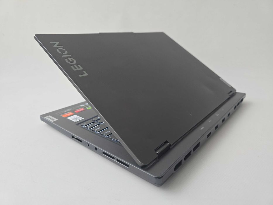 Lenovo Legion Slim 5 14APH8 R9 7940HS/RTX 4060/RAM 16GB/SSD 1TB/OLED
