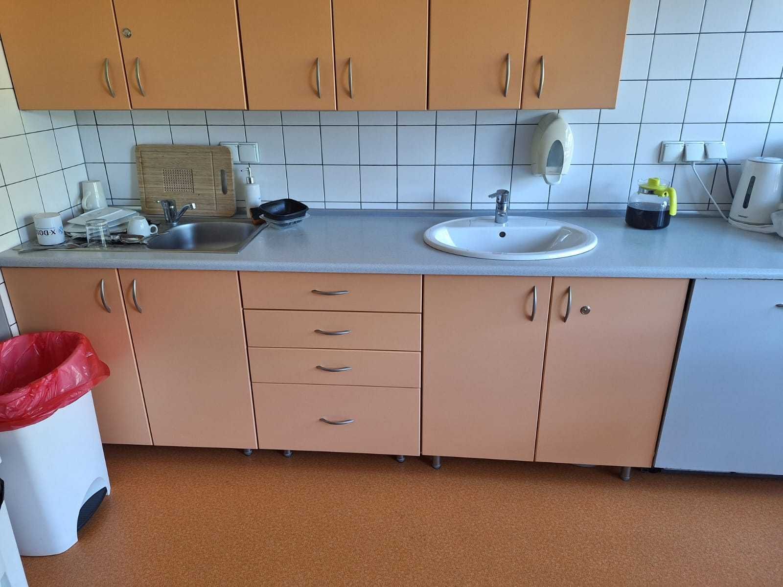 Meble kuchenne (blat do wymiany) + zlew + stół z krzesłami