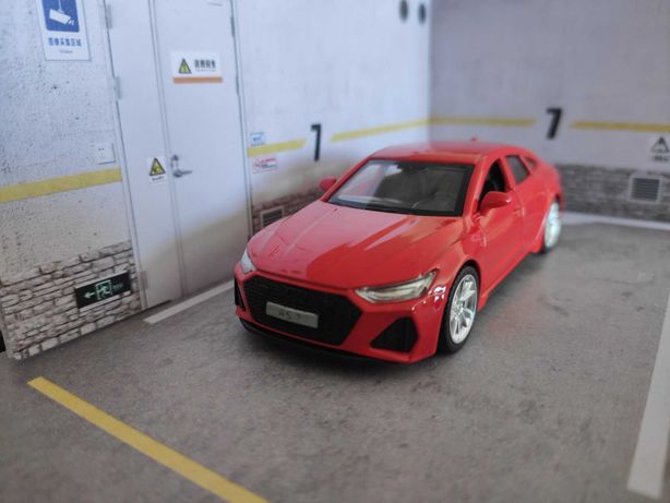 Carro Miniatura Audi RS7 em escala 1:43