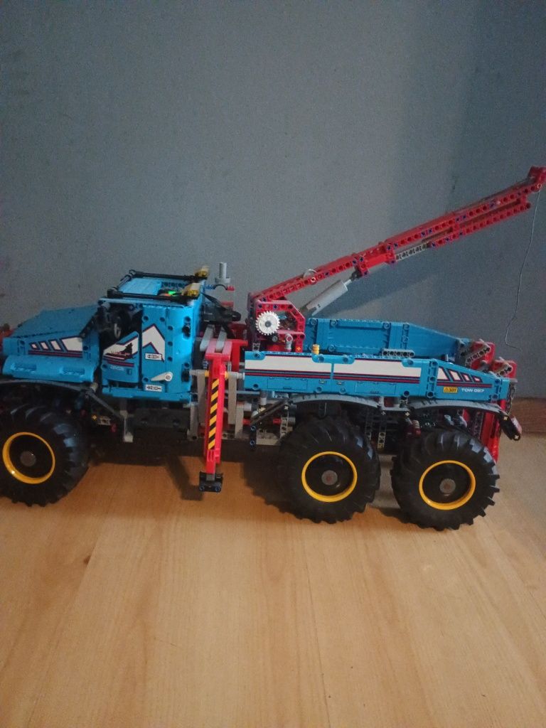 LEGO Technic - 42070 Terenowy holownik 6x6