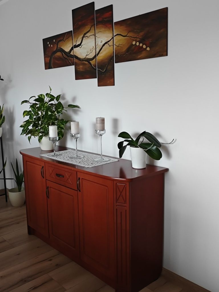 Meble do salonu wraz ze stołem i krzesłami