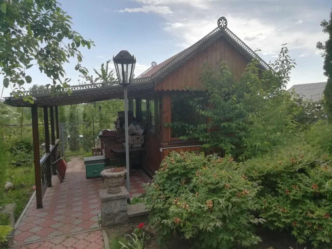 Продається будинок з міні-парком і садом