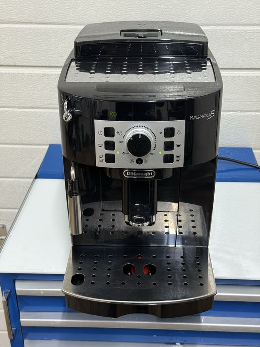Кавоварка кавомашина Delonghi Magnifica S (Делонгі, Делонжі)