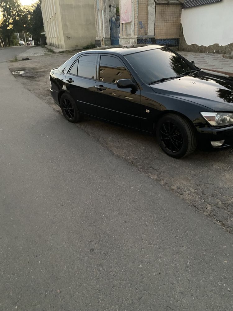 Lexus is 200 1999 2.0