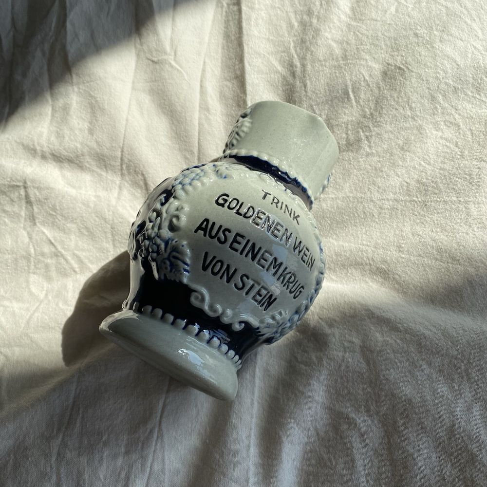 szary granatowy ceramiczny wzorzysty napis niemiecki wazon wazonik