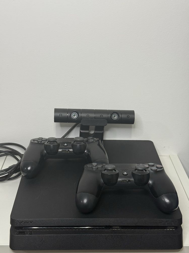 PS4 Slim 500GB + 2 Comandos (Câmara Opcional) – Negociável