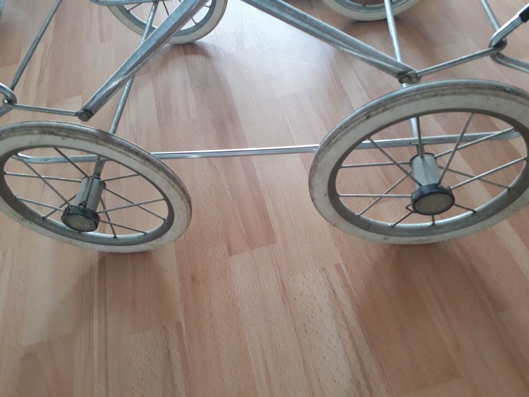 Stary wózek dla lalek lata 70 te VINTAGE.Stan dobry.Parasolka gratis
