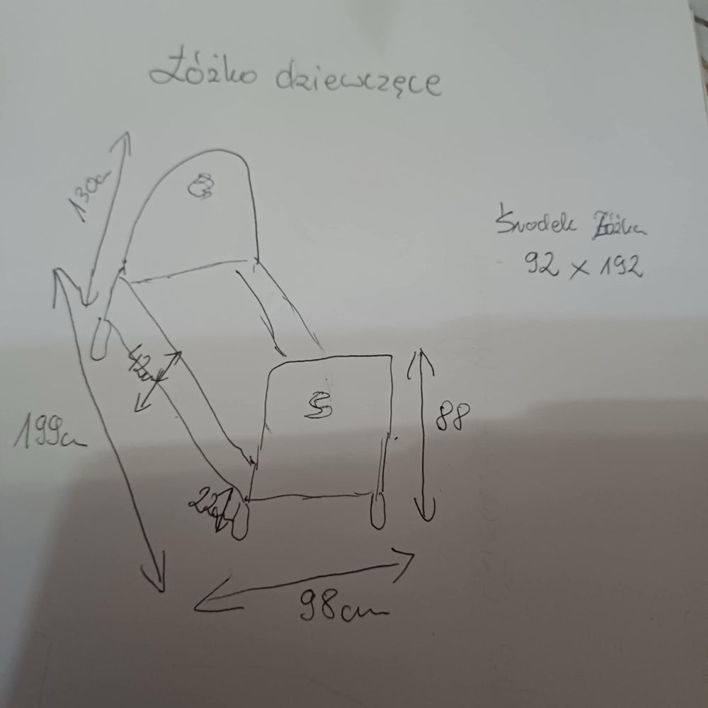 Drewniane łózko przedwojenne