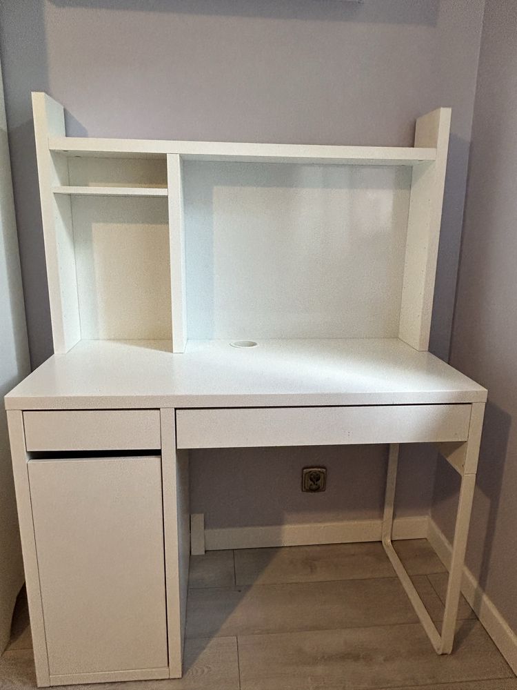 Biurko ikea stan dobry. Polecam . Odbior osobisty