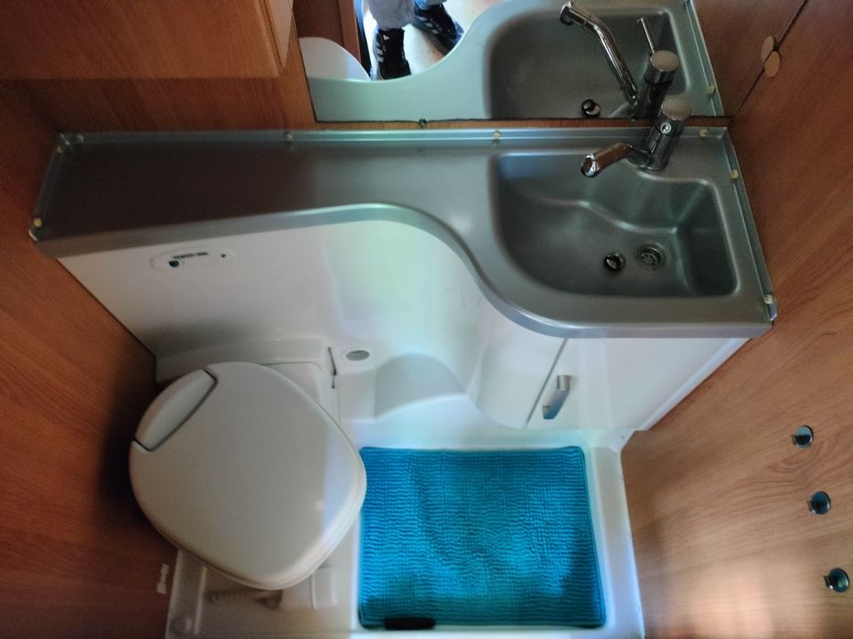 Przyczepa kempingowa WILK przedsionek ciepła woda 6 osobowa